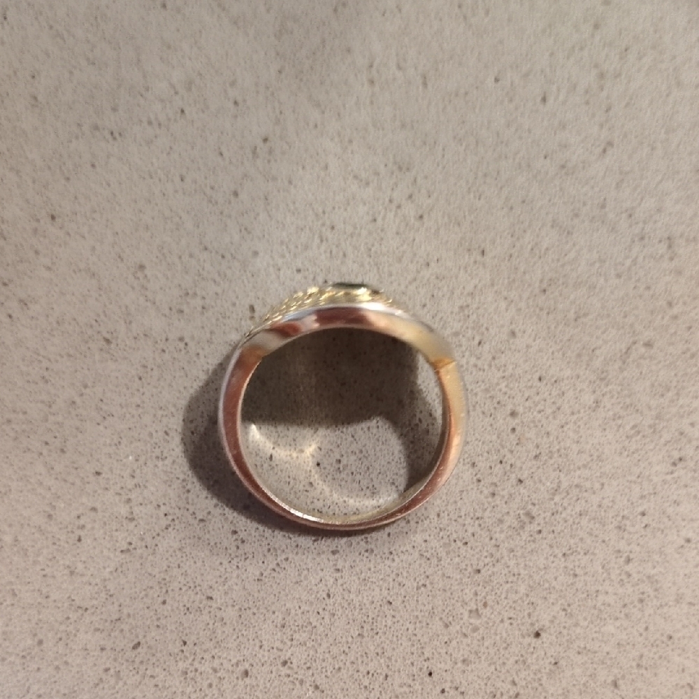 Elegant Silver and Green Statement Ring - Picture 3 of 6